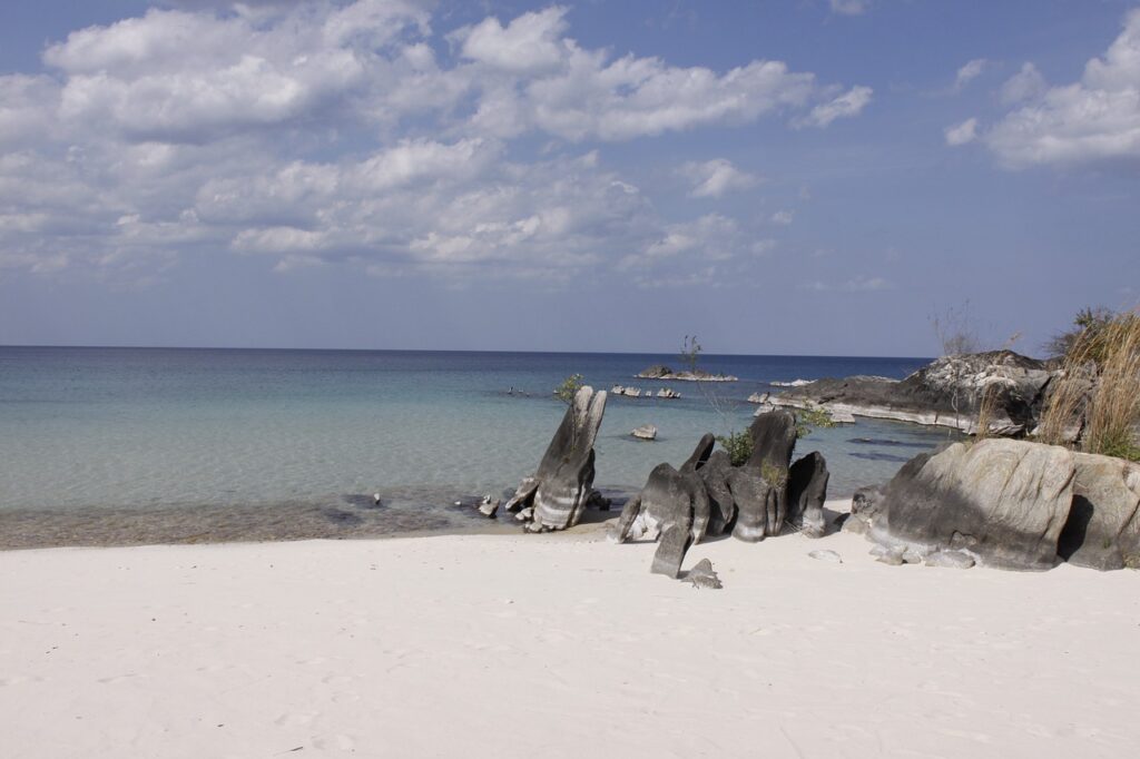 Praia moçambicana