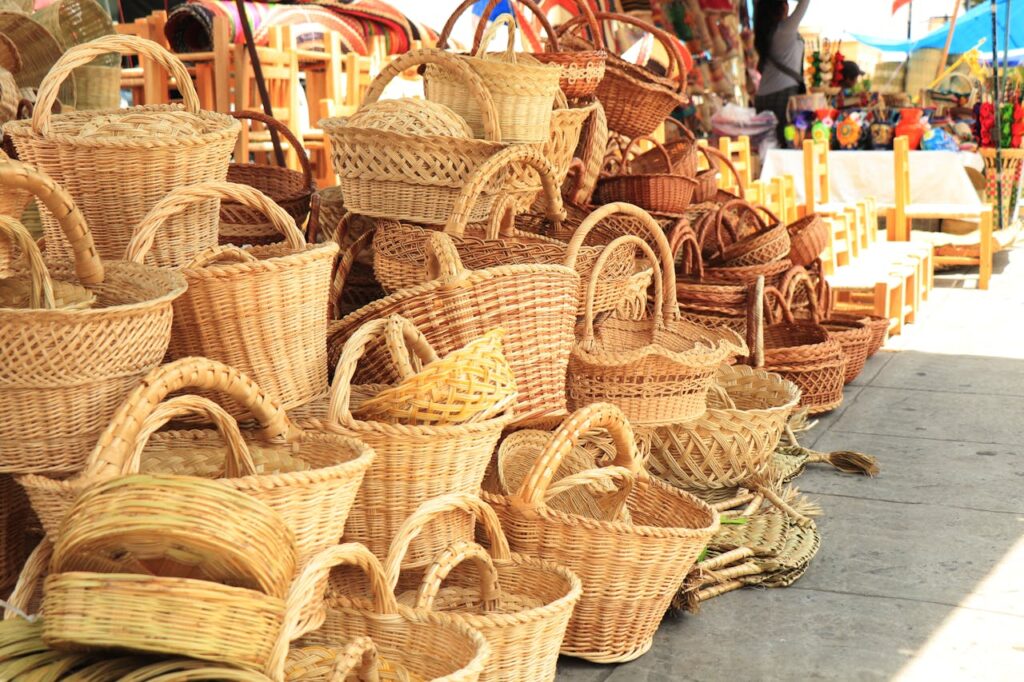 peças artesanais em palha